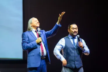 Este monje no vendió su Ferrari, pero sí una millonaria compañía de diamantes a Warren Buffett